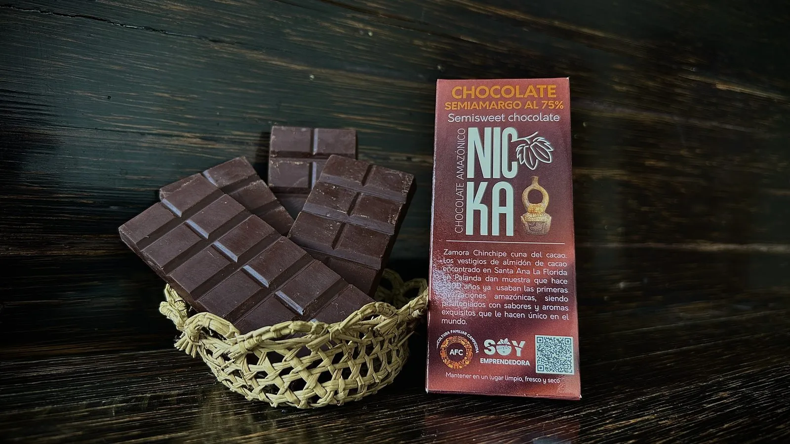 Chocolate dulce al 55% junto a su empaque